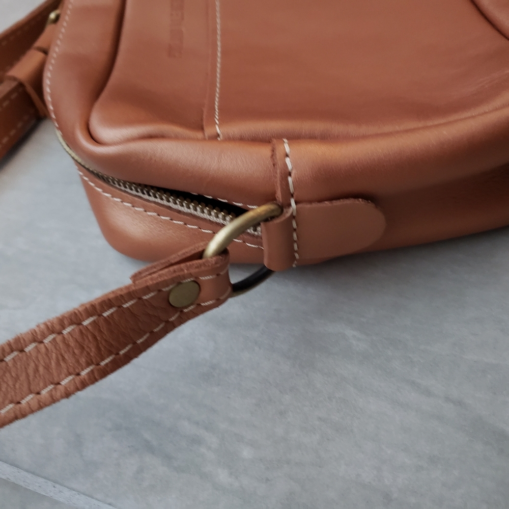 Portland Leather Camera Bag - Picture 8 of 10